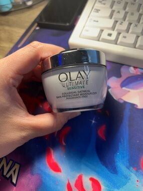 OLAY Ultimate Sensitive Moisturizer - White and Silver Jar